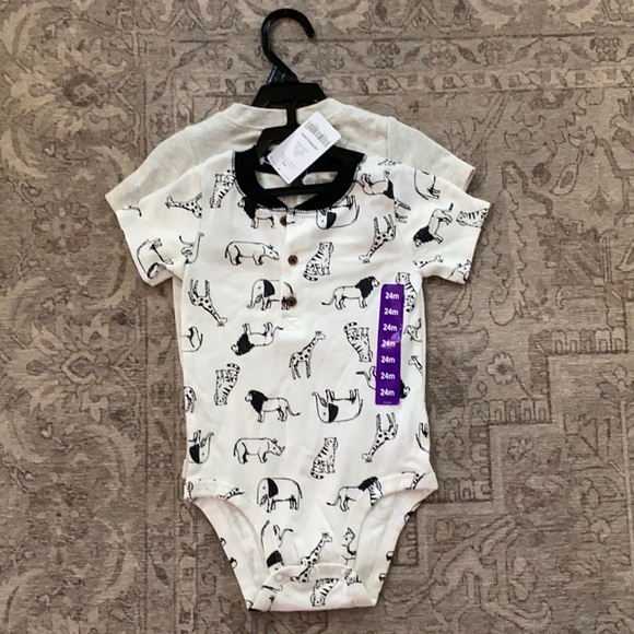 Carters set of onesies - Picture 1 of 3
